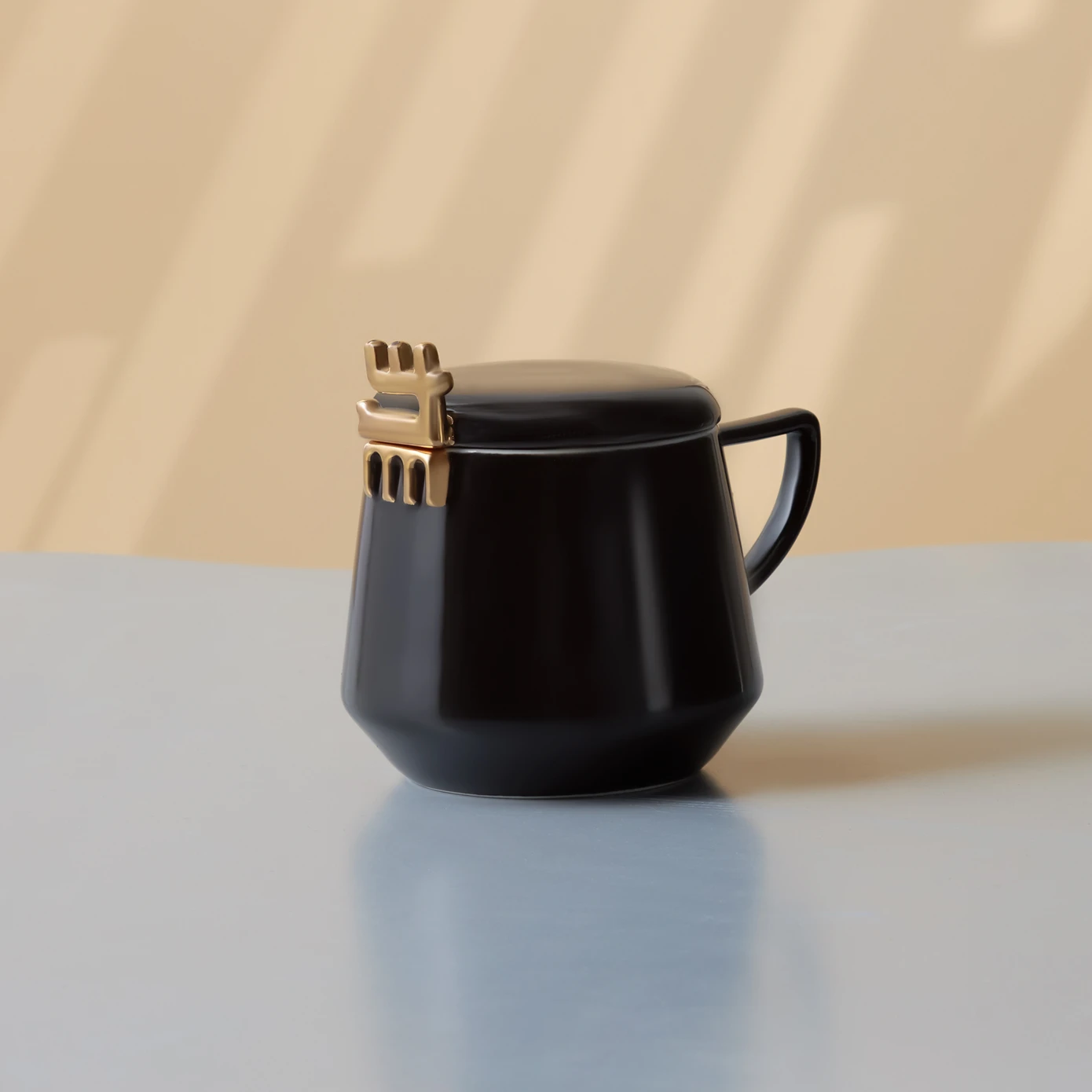 KARACA 50TH ANNIVERSARY SIGNATURE COLLECTION BLACK 350 ML MUG WIT