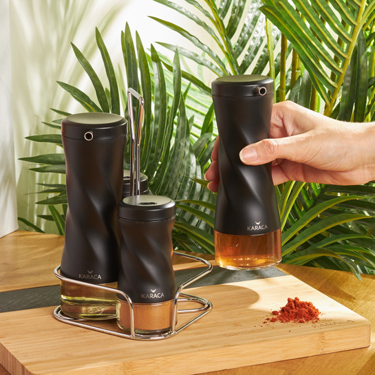 مجموعة سلطة كاراجا توتوري السوداء