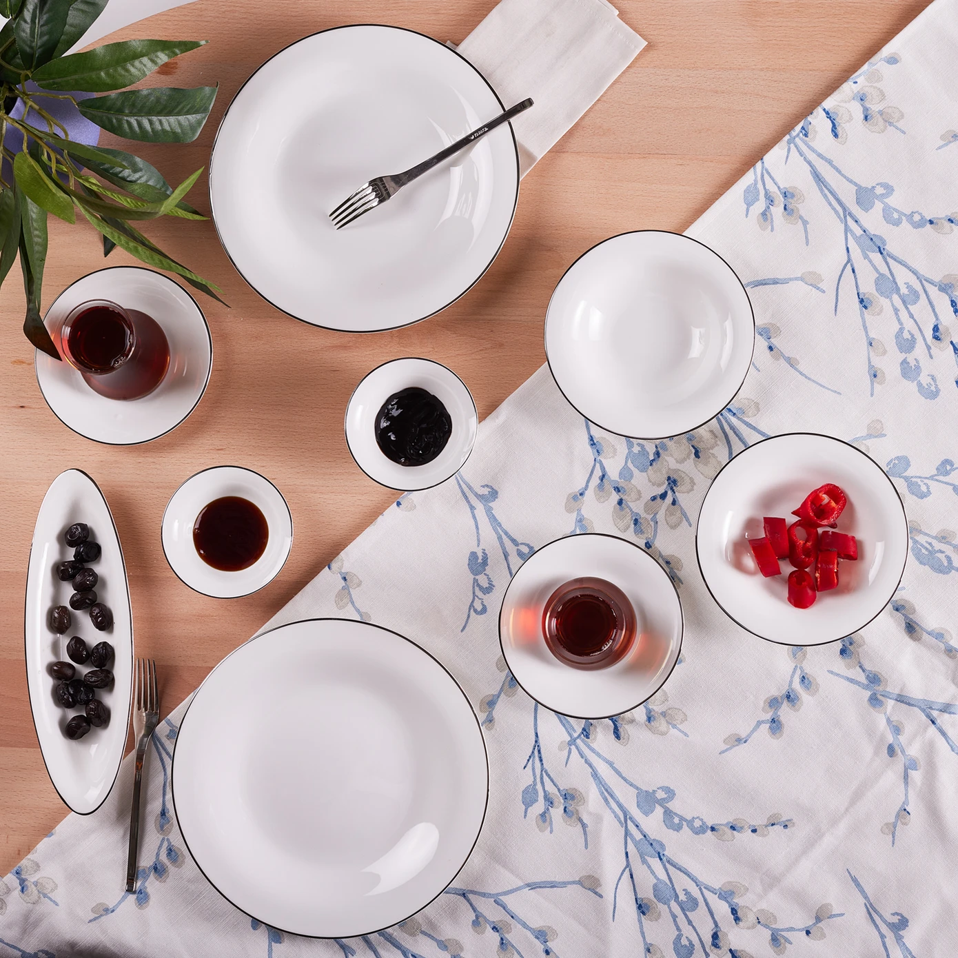 كاراجا فاين بيرل نيو فيم بلاتينيوم 26 قطعة مجموعة الإفطار RND