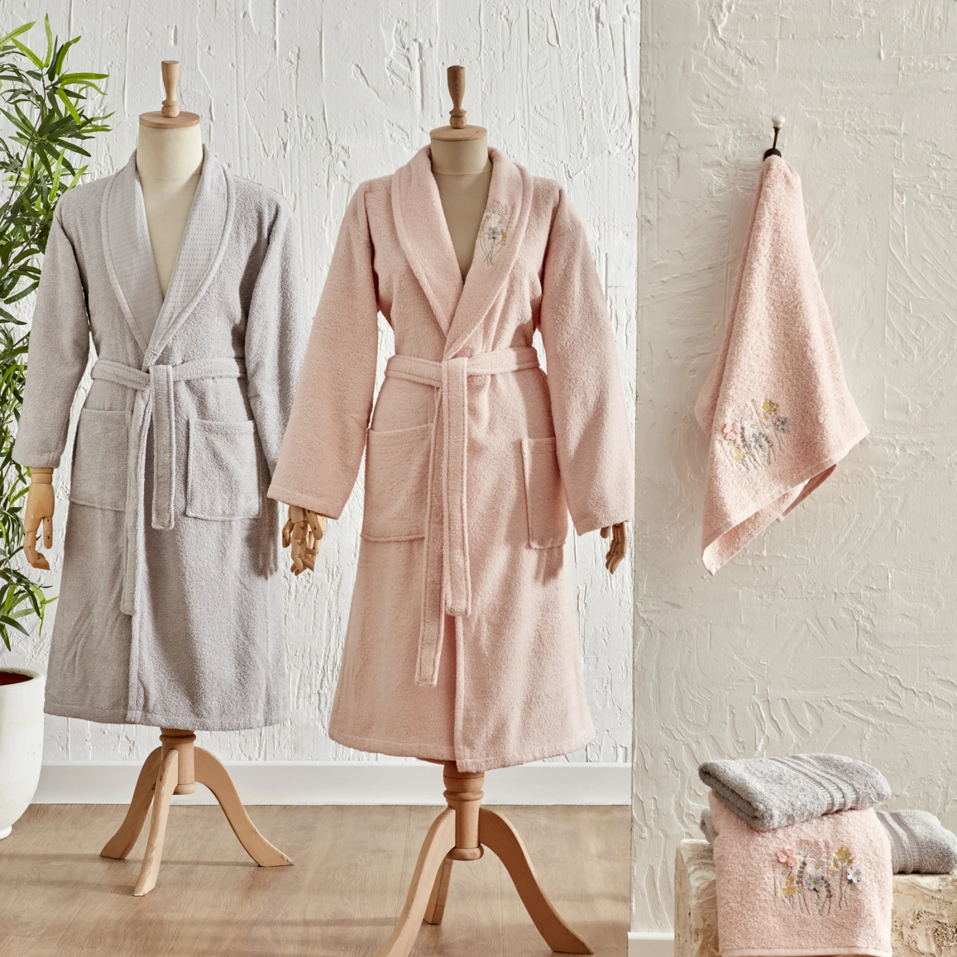 [200.22.05.0097] KH RUSSELL 3D EMBROIDERED GRAY-POWDER 6 PIECES FAMILY BATHROOM SET