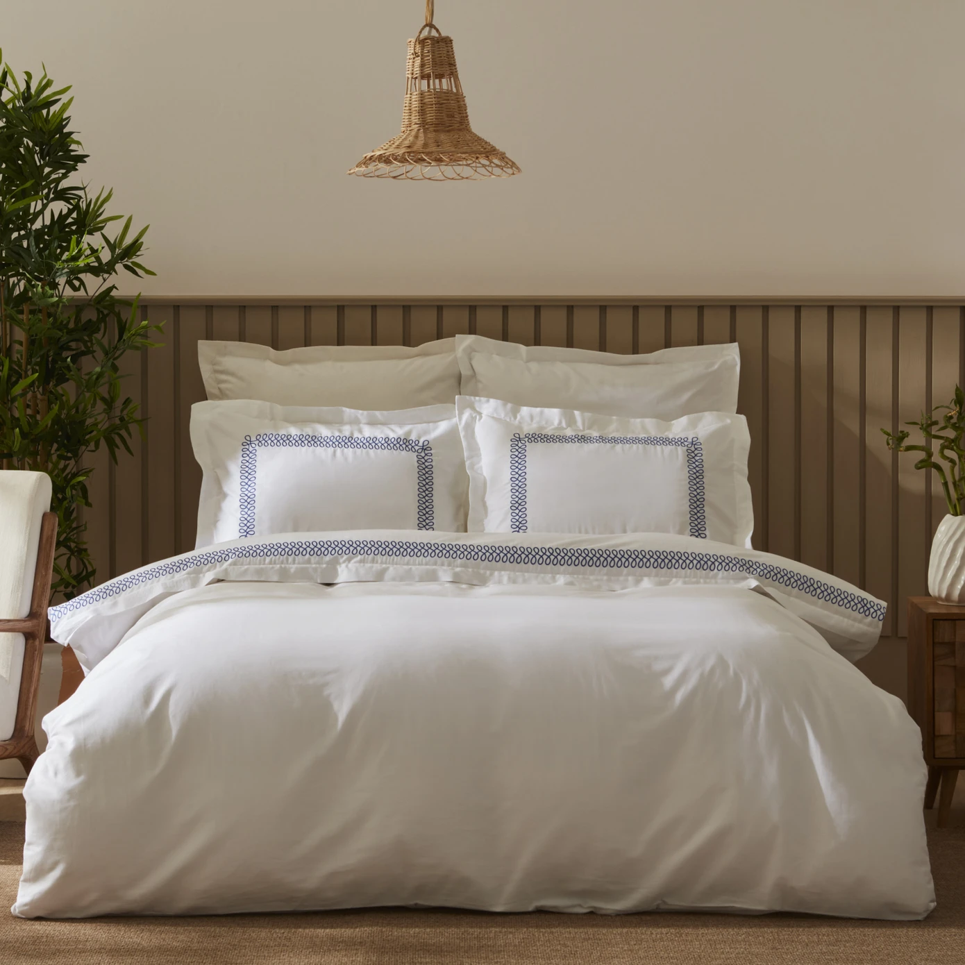 [200.22.04.0010] DAKOTA INDIGO BAMBOO EMBROIDERED DOUBLE KS DUVET COVER SET