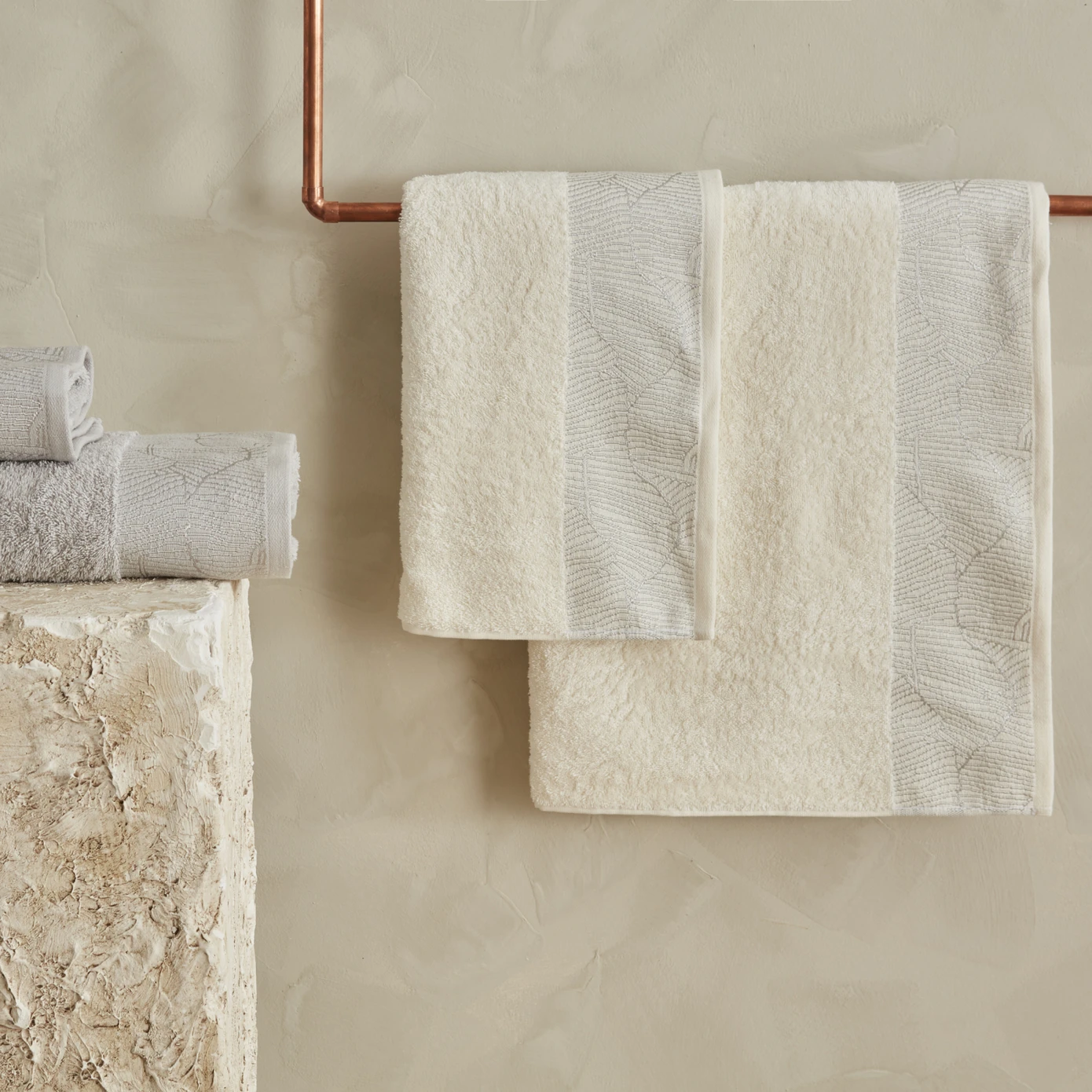 [200.22.14.0255] KH EDNA 4 PIECES OFF WHITE-GRAY BATH SET