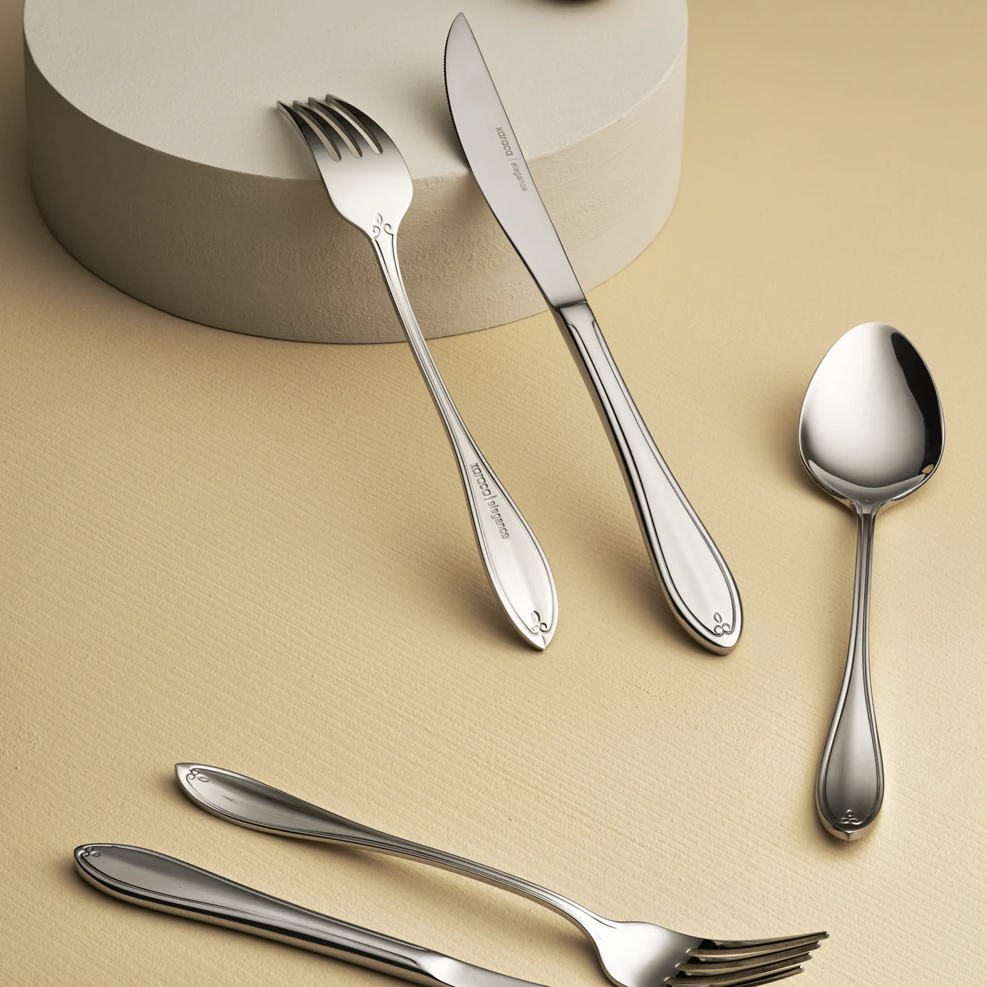 [153.02.02.0358] KARACA ÇKB FRENCH ROSE PLATİN 3MM 84 PRÇ ELEGANCE KUTULU