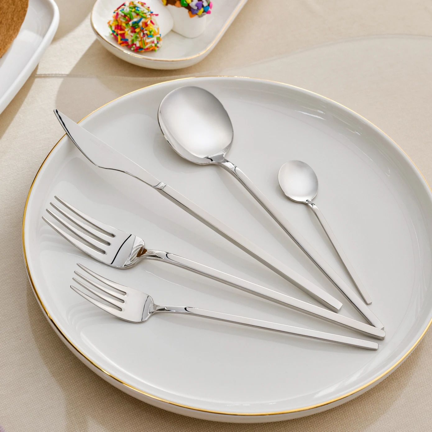 [153.09.01.0969] كاراجا نيوما 30 قطعة MCU مع صندوق