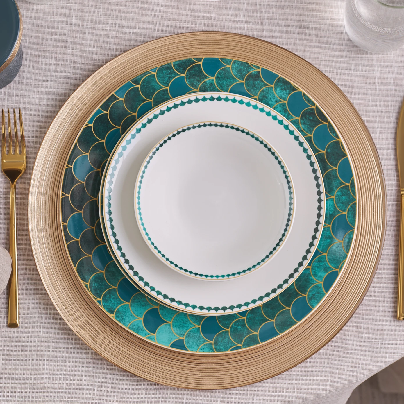 [153.03.06.9240] KARACA ZUMRUT 24 PIECES DINNER SET FOR 6 PEOPLE