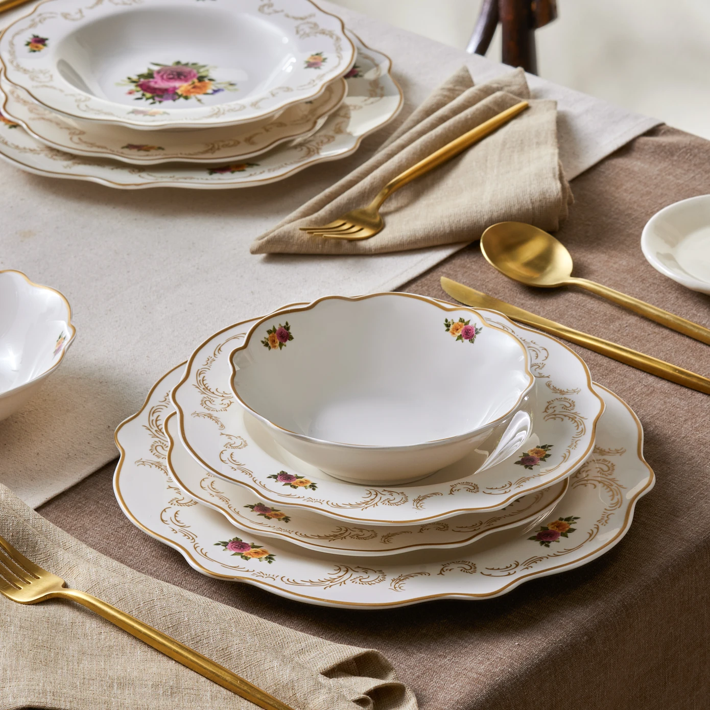 [153.09.01.2371] KARACA ANTIQUE 24 PIECES PORCELAIN DINNER SET FOR 6 PEOPLE